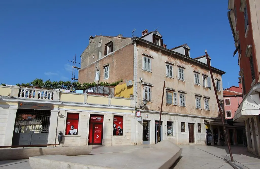 Apartments Casa Menis 로비니 게스트하우스