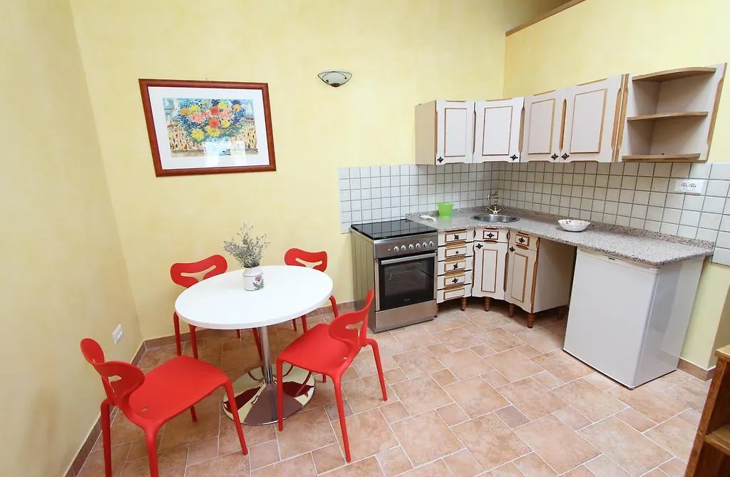 Apartments Casa Menis ロヴィニ 3*,  クロアチア